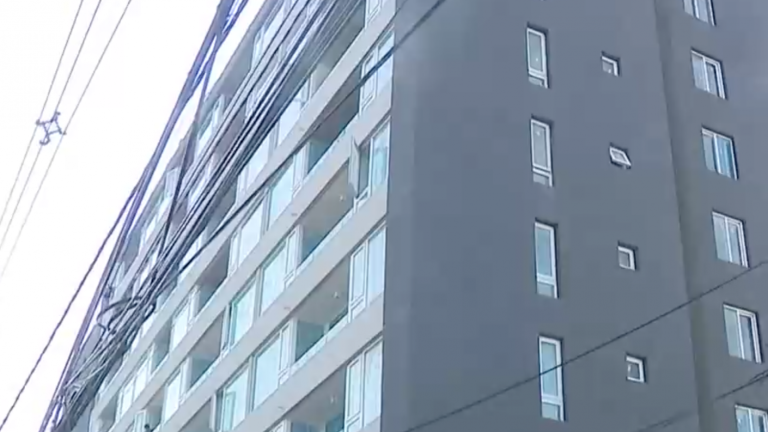 No pueden recurrir a tribunales: Llevan dos años esperando la entrega de edificio en La Florida