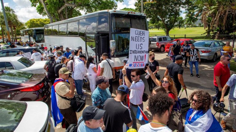 Cubanos en EE.UU. van en caravana a la Casa Blanca: Le pedirán a Joe Biden tomar acciones por crisis en la isla