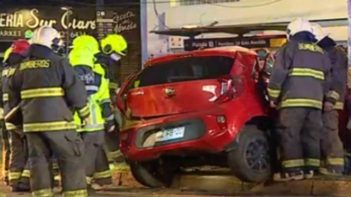 Mujer falleció tras perder el control y chocar con un poste publicitario en San Miguel