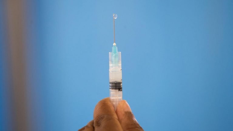 Italia podrá vacunar a jóvenes entre 12 y 17 años con dosis de Moderna