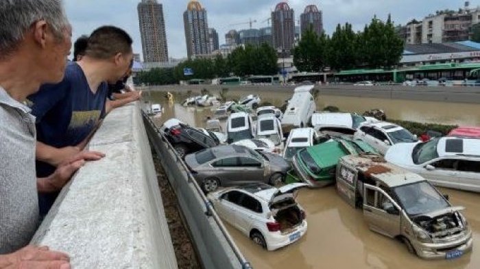 Impresionantes imágenes por temporal: Bomba de lluvia deja al menos 16 muertos en China