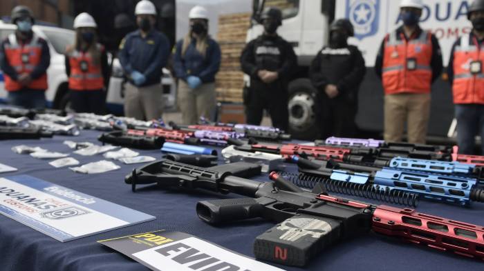 ¡Inédito tráfico de armas! Encuentran 30 fusiles de guerra en Puerto de Iquique