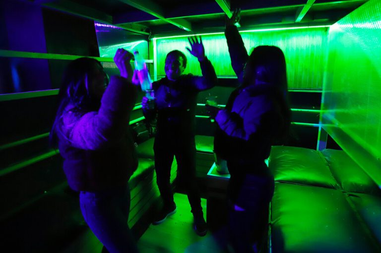 Discos en Valparaíso y Viña del Mar reabrieron después de más de un año sin funcionar