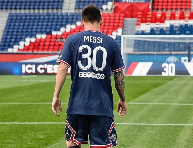 Con el número 30 y su apellido estampado: ¿Cuánto cuesta la camiseta oficial de Lionel Messi en el PSG?