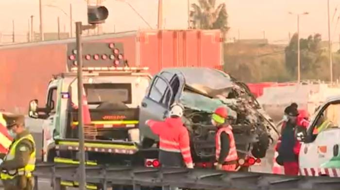 Cuatro heridos y un hombre en riesgo vital: Detalles de violento accidente en Américo Vespucio