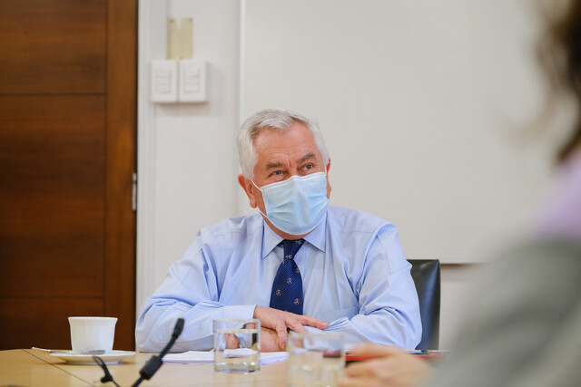 Personas con antecedentes de trombosis podrán recibir vacuna Pfizer o Sinovac como dosis de refuerzo