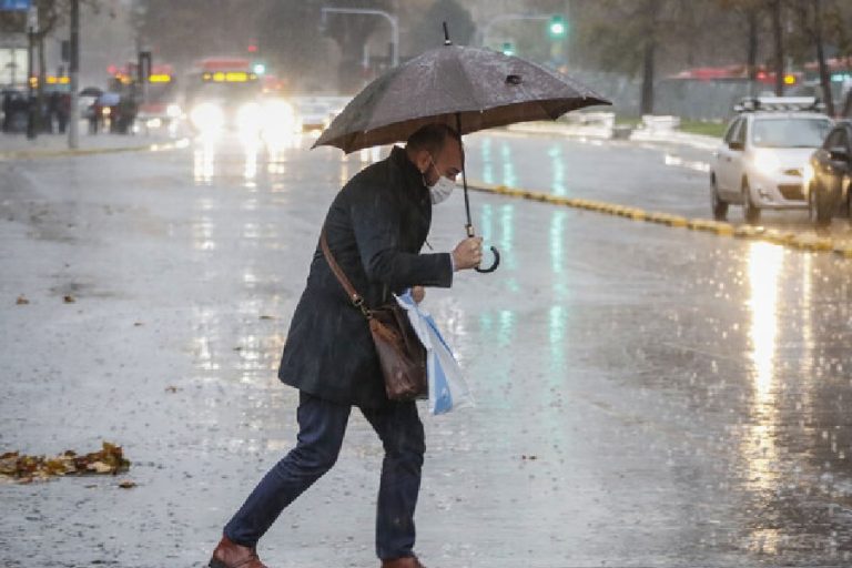 Onemi declara Alerta Temprana Preventiva en la Región Metropolitana por anuncio de intensas lluvias