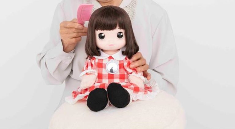 Japón: Crean muñeca con IA para aliviar el aislamiento de la tercera edad producto del COVID-19
