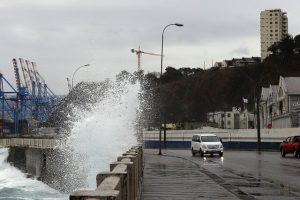 Armada emite aviso por marejadas en gran parte del litoral chileno: Se extenderán hasta el lunes