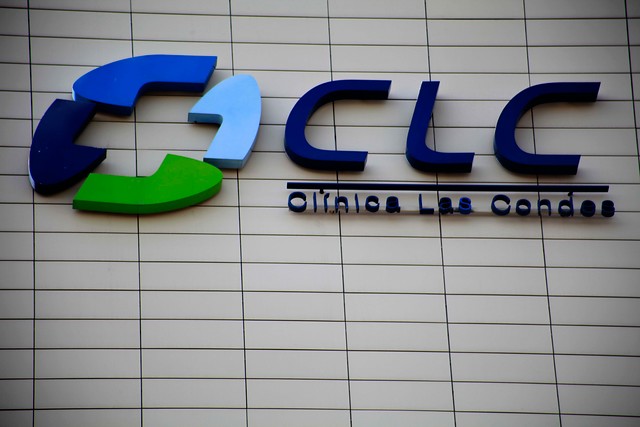 Clínica Las Condes es condenada a indemnizar a paciente por no informarle que su enfermedad estaba en el GES