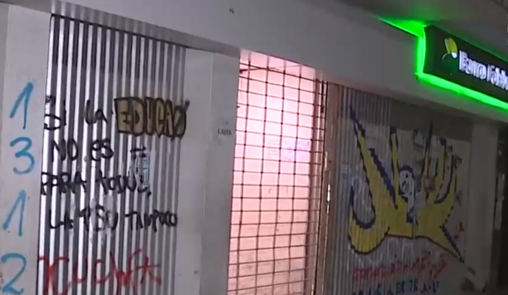 Hicieron un forado: Delincuentes fueron detenidos cuando intentaban robar un banco en San Bernardo