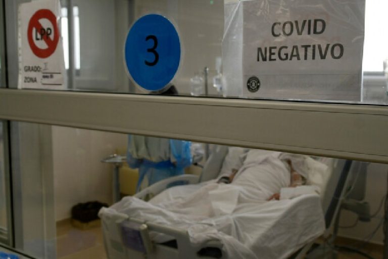 Positividad de COVID-19 en Chile llega a su nivel más bajo en toda la pandemia