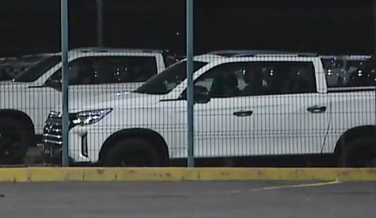 Delincuentes roban 11 vehículos en menos de ocho minutos de una automotora en Pudahuel