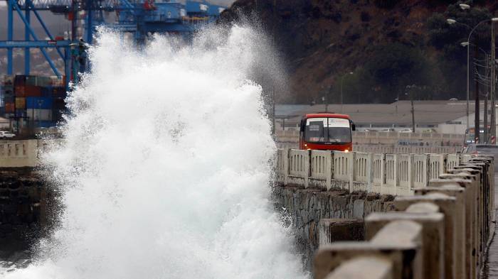 ¿Cuál es la razón tras este fenómeno? Videos muestran las fuertes marejadas que se registraron en la 5ta región