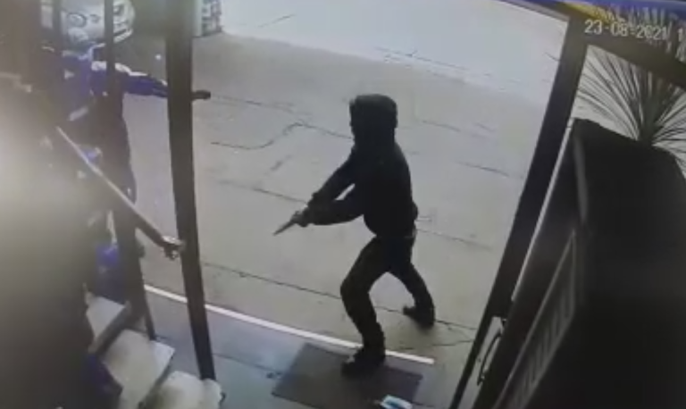 Asalto en servicentro: Trabajador queda herido tras forcejear con delincuentes en Valparaíso