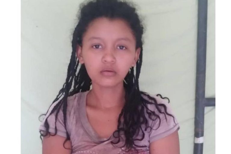 Aseguró estar poseída: Mujer es detenida por el asesinato de sus dos hijos