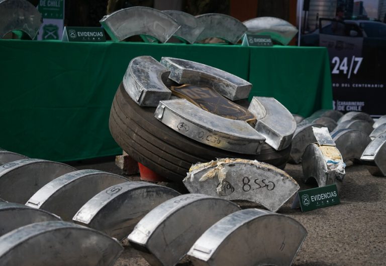 Incautan 800 kilos de droga en neumáticos de un camión: Los descubrieron tras pinchar una rueda