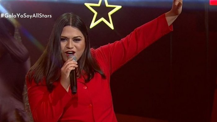 Con un rojo pasión Ana Gabriel derritió el corazón del jurado con su gran voz