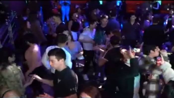 Se reabren primeras discotheque en Chile: Clientes de Punta Arenas y Rancagua debían bailar con mascarilla