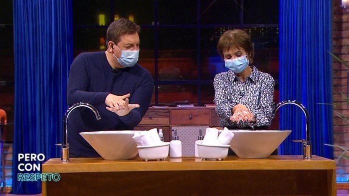 ¡Al ritmo de la cucaracha! La inusual técnica de Paula Daza para desinfectarse