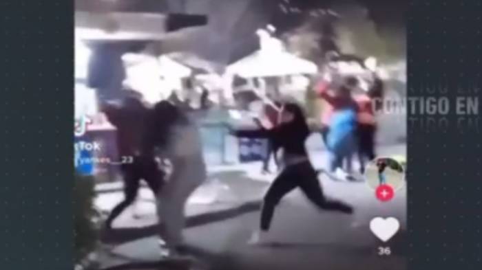 Hubo golpes y botellazos: Pelea por saltarse la fila dejó 3 jóvenes lesionados en Fantasilandia