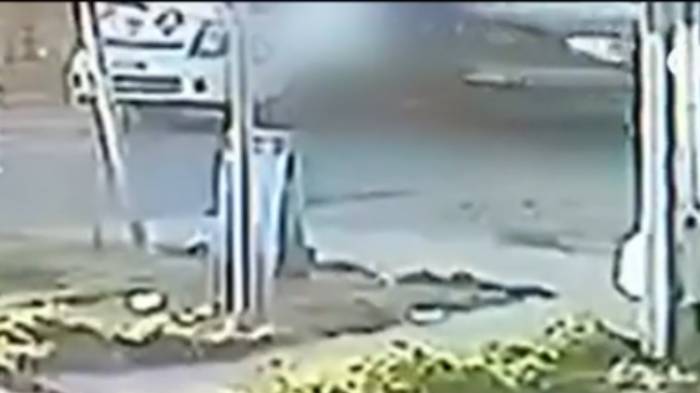 Conductor de camioneta atropelló a repartidor de gas y se dio a la fuga