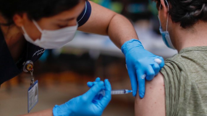 Vacunación de tercera dosis: ¿Quiénes pueden vacunarse y cuando comienza el proceso?