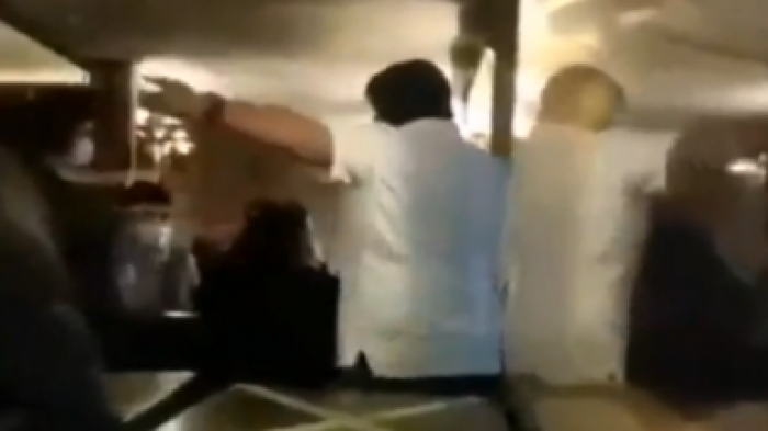 Administrador de local enfurecido: Echó a clientes por pase de movilidad falso en Temuco