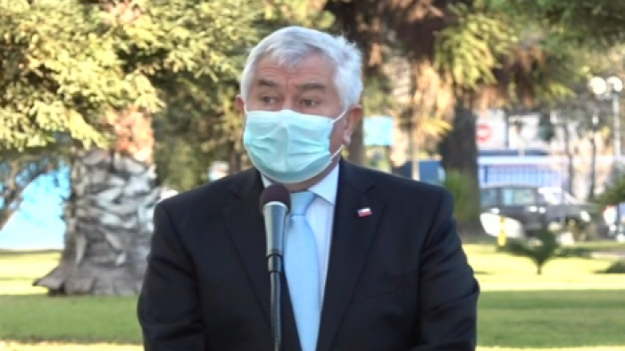 Ministro Enrique Paris por tercera dosis: “Las personas vacunadas de mayor edad comienzan a mostrar una caída de anticuerpos