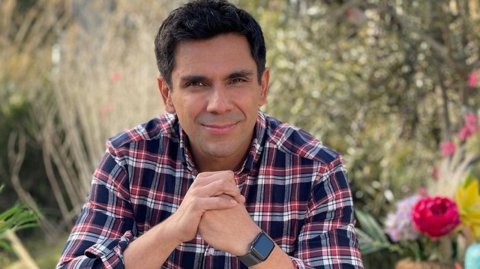 Todos en pijama: Juan Pablo Queraltó compartió tierna foto junto a su mujer y dos hijos