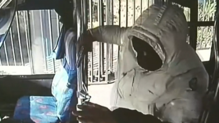 Conductor de bus sufrió violento asalto en Talcahuano: Delincuente lo intimidó con un arma a vista de pasajeros