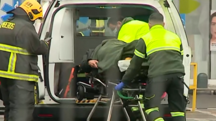 Dos heridos por violento asalto a supermercado en Lampa: Delincuentes usaron armas de fuego