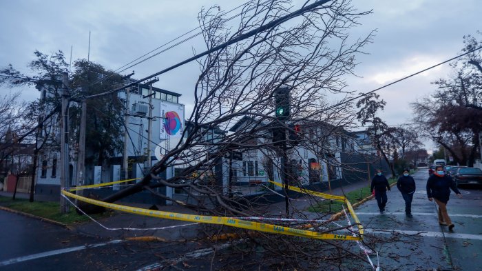 ¿Podría seguir lloviendo los próximos días en la Región Metropolitana?