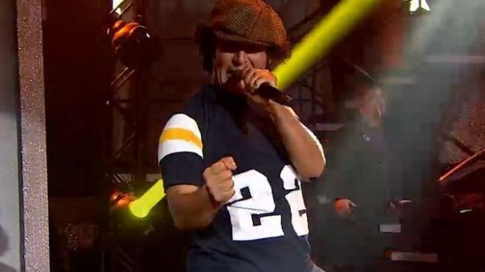 Imperdible: Brian Johnson se corona como el mejor con una infartante presentación