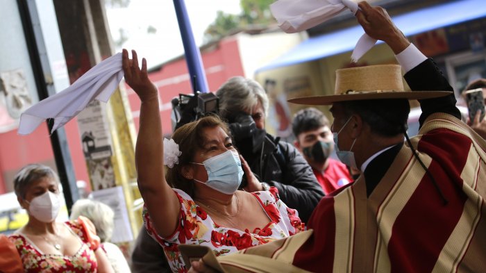 ¿Qué medidas se tomarán para Fiestas Patrias? Minsal informó aforos permitidos por plan 18 Seguro