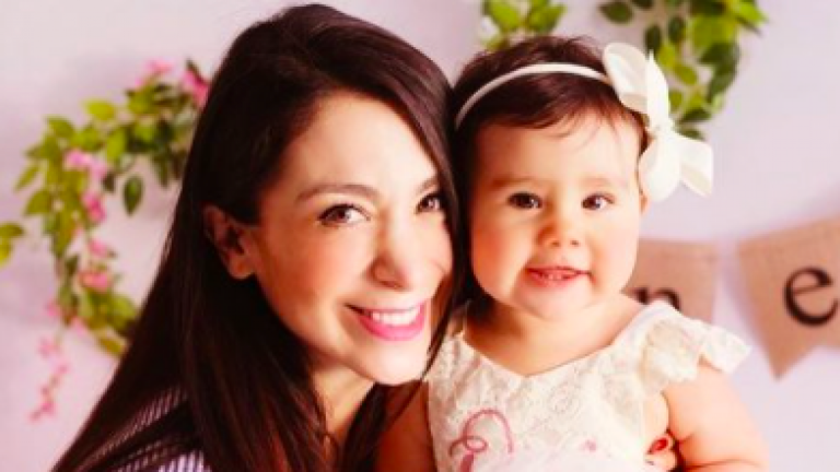 Inéditas postales! Yamna Lobos compartió tiernas fotos del cumpleaños de su hija