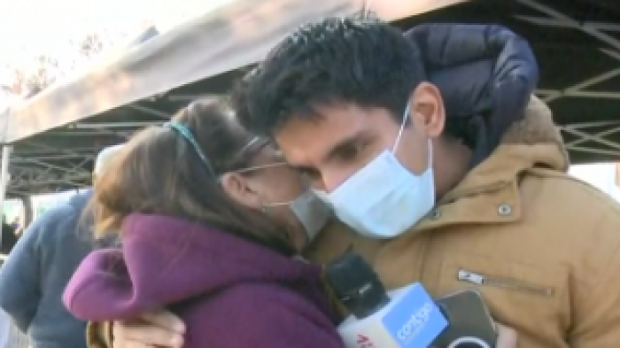 El emotivo encuentro de JP Queraltó y esposa de extrabajador de SQP fallecido por covid