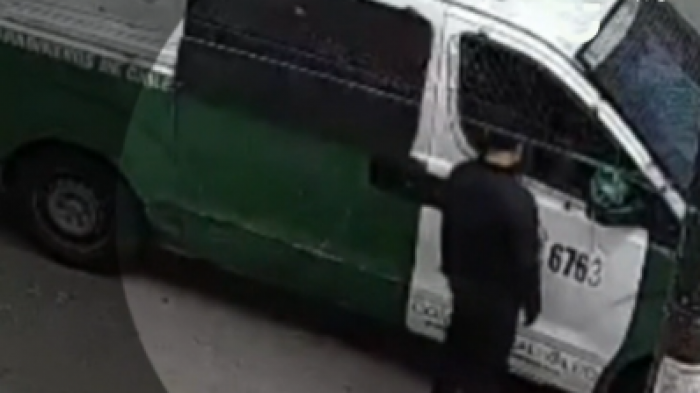 Descarado robo a patrulla de Carabineros durante procedimiento policial
