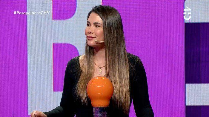 ¿No era la letra? Laura Prieto hizo lo imposible por ganar el punto en la Pista Musical