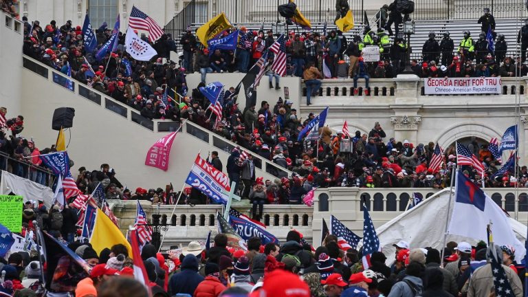 Ya van 4 suicidios: Encontraron muerto a nuevo agente que protegió el Capitolio de partidarios de Trump