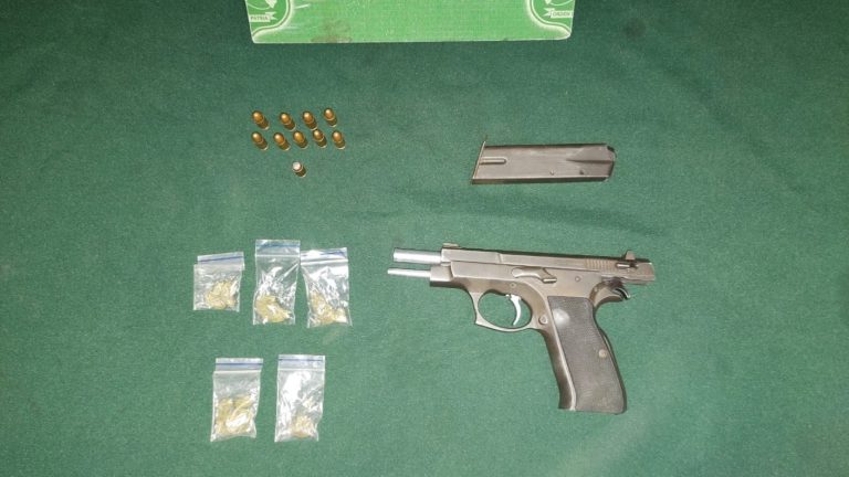 Dos adolescentes heridos a bala tras tiroteo entre bandas rivales en La Granja