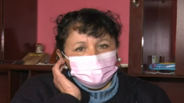 Familia de adultos mayores vive infierno en Peñalolén: Le acusan de delatora por venta de drogas y apedrean su casa