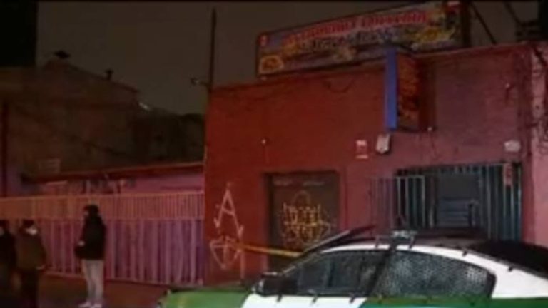 El agresor tenía el rostro cubierto: Un muerto y dos heridos tras ataque a restaurante en Estación Central