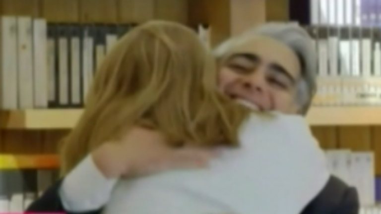 El sentido abrazo de Karen Doggenweiler a MEO tras absolución: Fallo lo libera de acusaciones por fraude