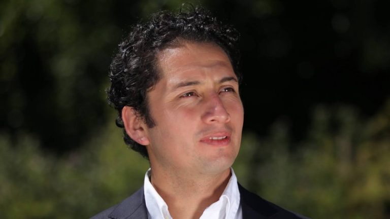 Insólito: Usan a notario muerto para certificar firmas de candidato presidencial Diego Ancalao