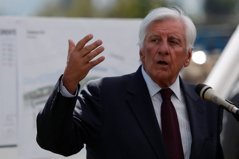 Ex alcalde de Vitacura afirmó que prestará “toda la colaboración” en investigación por eventuales delitos de corrupción