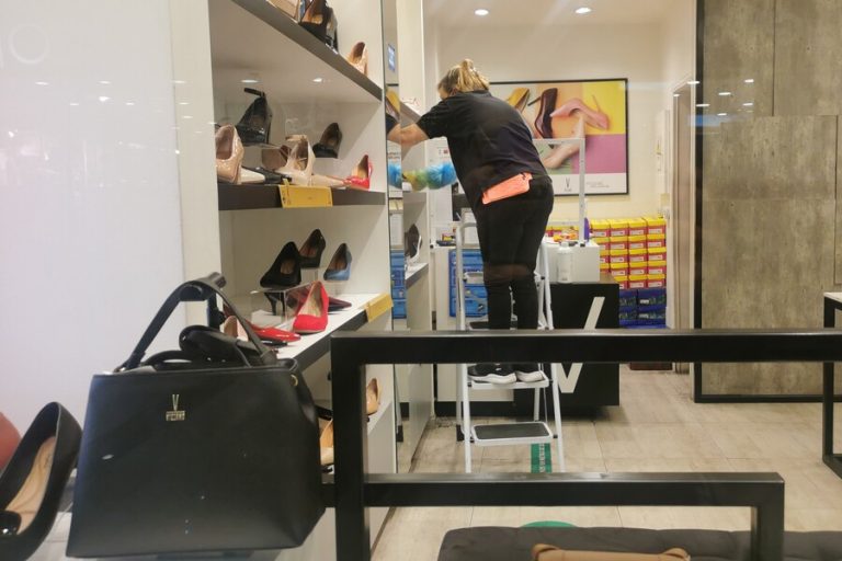 Trabajadores exigen cierre del comercio a las 19:00 horas: 