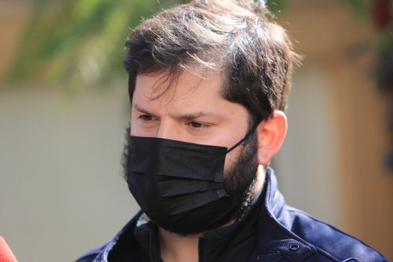 Cadem: Boric lidera preferencias y superaría en eventual segunda vuelta a todos los candidatos, incluido Sichel