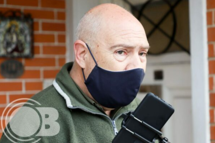 Hombre sufrió un ACV mientras daba una entrevista y murió: Relataba un asalto a su casa