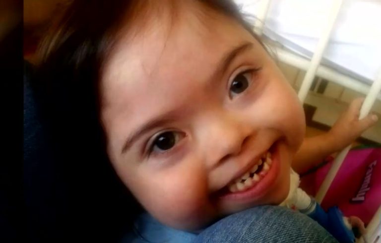 Menor de 14 años murió tras ser trasladada para liberar cama: No habría resistido el viaje